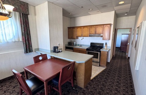 Seaside Gilbert District Hotel | Promenade Inn & Suites Oceanfront