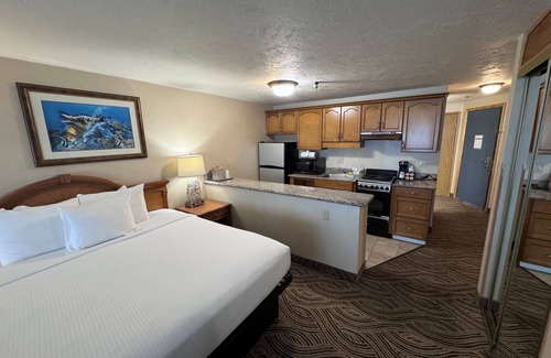 Seaside Gilbert District Hotel | Promenade Inn & Suites Oceanfront