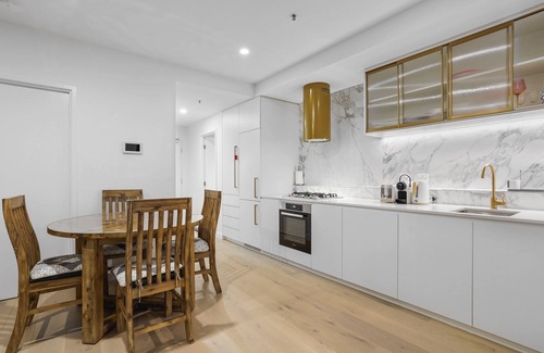 Box Hill Apartment | Promenade - Prime Box Hill CBD Modern Luxury