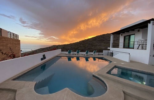 Cerritos House | PROMO 5% WEEKLY/10% MONTHLYnVilla Emidora with heated pool and Jacuzzi!