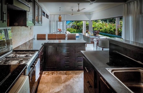 Dencarik Villa | ❤PROMO Beachfront oasis. Private pool and firepit