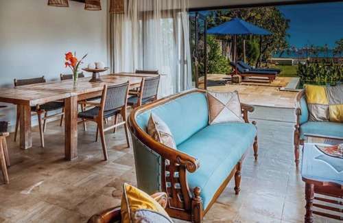 Dencarik Villa | ❤PROMO Beachfront oasis. Private pool and firepit