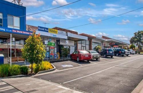 Oak Park Villa | PROMO! Entire 2 Bedroom Unit Near Train Station! Free Parking & Wifi!