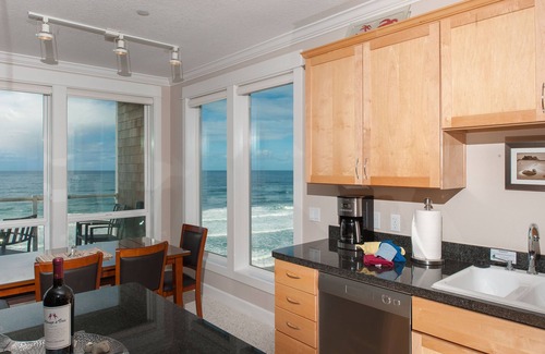 Lincoln City Condo | Promo! Third Floor Corner Condo, Oceanfront, Private Hot Tub, Pool, Free Wifi!