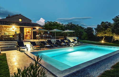 Vaison-la-Romaine House | Property 8 people with swimming pool in the countryside center of Vaison