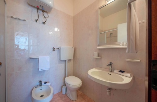 Grotta dell'acqua Resort | Property In A Holiday Village 'Monolocale 3 Posti Letto' with Shared Pool and Air Conditioning