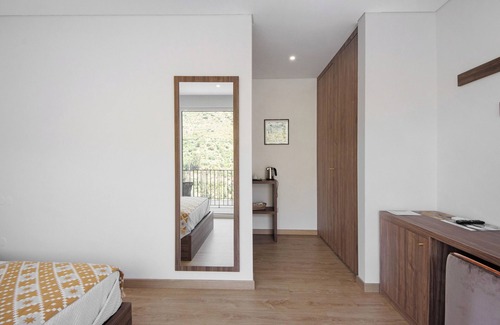 Armamar Resort | Property In A Holiday Village 'Quinta Da Pedra Caldeira B' with Mountain View and Air Conditioning