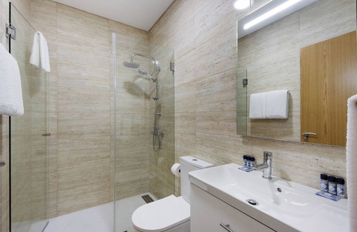 Armamar Resort | Property In A Holiday Village 'Quinta Da Pedra Caldeira D' with Mountain View and Air Conditioning