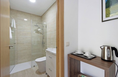 Armamar Resort | Property In A Holiday Village 'Quinta Da Pedra Caldeira A' with Mountain View and Air Conditioning