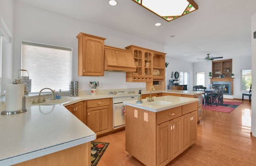 Lynx Mountain View Estates House | Prospectors Palace *Gathering Place w/Mountain Views*Pool Table* Near Lynx Lake