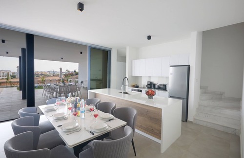 Pernera Cottage | Protaras Aqua Pearl Villa AQ11 - a villa that sleeps 11 guests in 5 bedrooms