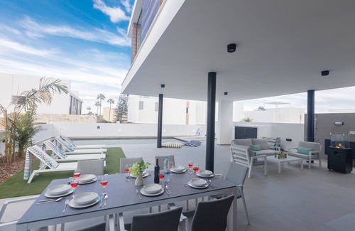 Pernera Cottage | Protaras Aqua Pearl Villa AQ18 - a villa that sleeps 9 guests in 4 bedrooms