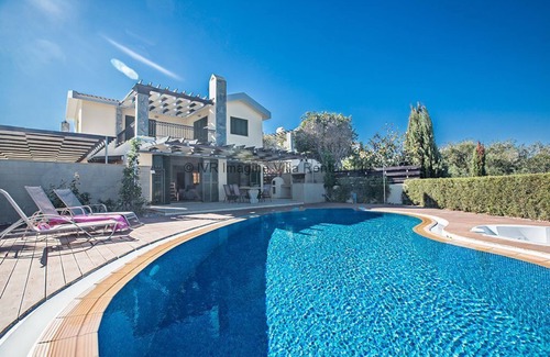 Protaras Cottage | Protaras Spetses Villa SP5 - a villa that sleeps 6 guests in 3 bedrooms