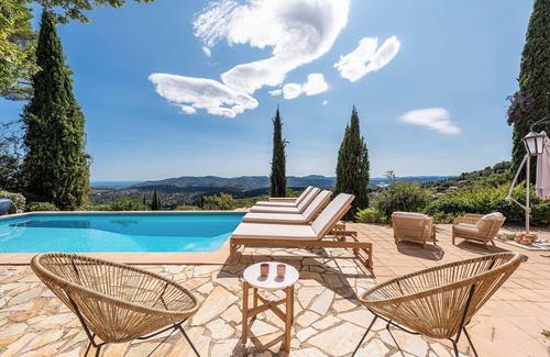 Speracedes Villa | Provençal villa with pool and sea view in Spéracèdes village