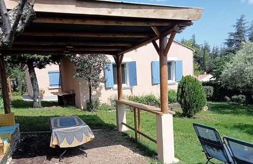 Cruis Villa | Provencal villa, large garden, village of character on the lavender route