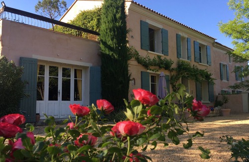 Barbentane House | Provencal village farmhouse 7 minutes from Avignon. TGV station 6 km.