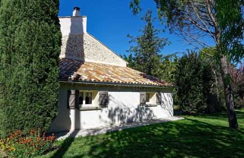 Visan House | "Provence-cool" 50m² gîte in an old Provencal farmhouse