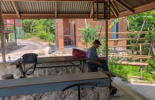 Lundu House | Providing mountain views, a shared lounge and barbecue facilities.