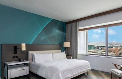 Downtown Houston Hotel | Proximity Ats its Best! 3 Pet-friendly Units, Close to Sesquicentennial Park!