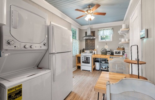 North Charleston House | Prvte Unit/Loft/WD/Lg Yard