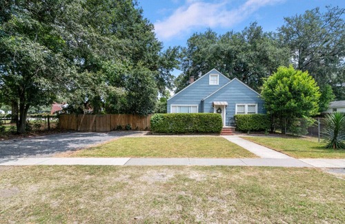 North Charleston House | Prvte Unit/Loft/WD/Lg Yard