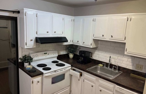 State College House | PSU 2br/2ba Townhome w Parking Near Campus & Stadium