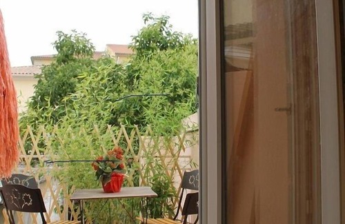 Hyeres City Centre Apartment | PT'IT STUDIO SYMPA WITH TERRACE. DO YOU Tempt?