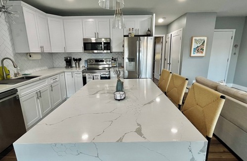 Midway-Pacific Highway Condo | Pt Loma Condo - Across from Pechanga Arena and Central to Beaches and Downtown