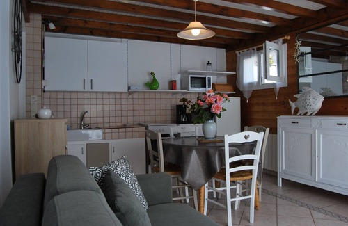 Asnelles House | Pte HOUSE/private PARKING- TERRACE/SEA 300 meters away- LANDING BEACHES