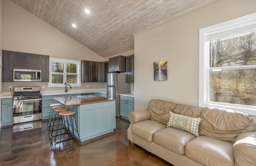 Sand Gap Cabin | Puddin's Pad access to miles of ATV trails, and 20 miles from Buffalo River.