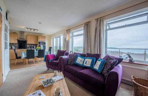 Broad Haven House | PuffinPatch - Beachside Cottage