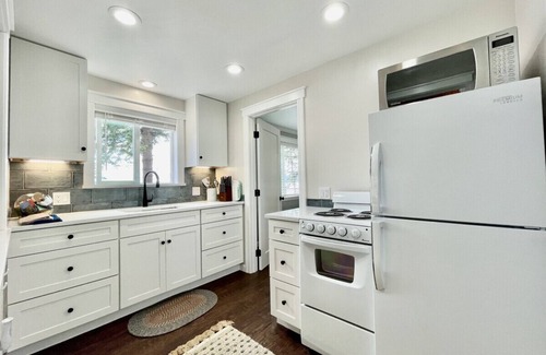 Port Ludlow House | Puget Sound Chic Romantic Cottage with Private Beach Access & Gated Entry