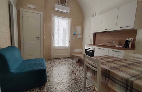 Mola di Bari House | Puglia Holiday Home, 10 minutes away from Polignano a mare. Newly renovated