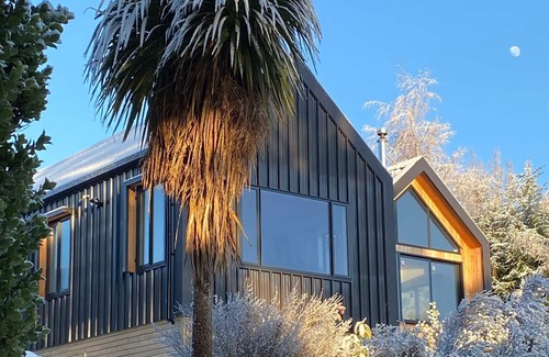 Ohakune Ski Chalet | Pukeiti - Designer Mountain Chalet with spa & mountain views