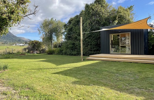 Pohara House | Pukeko Cottage - Pohara Holiday Home