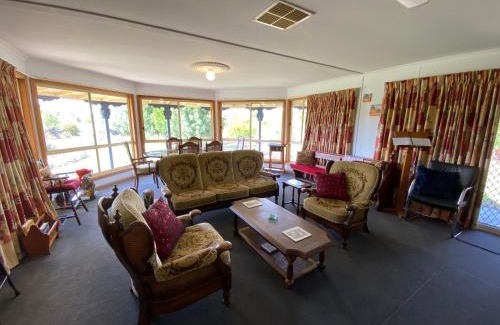 Rutherglen House | Pull Up Stumps