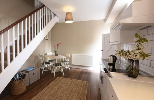 Charlton Apartment | Pump Housetat Woodstock Suites