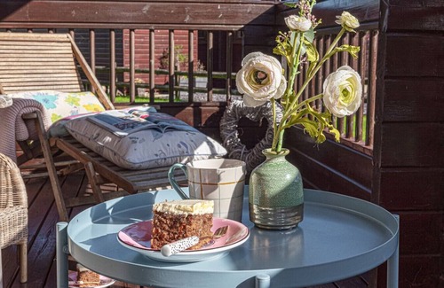 Tenby Cabin | Pumpkin Lodge · Scandi Cabin in Heart of Anglesey with Parking