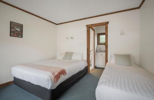 Punakaiki Hotel | Punakaiki Rocks Hotel & Garden Bar