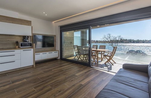 Lovrecica Apartment | Punta Mulino apartment A1 by the sea