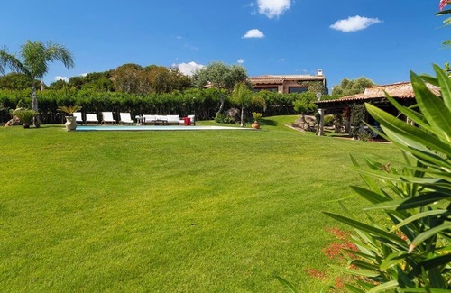 Puntaldia Villa | Puntaldia Seaview Fourn5 bedroomed villa with large garden, sea views and pool