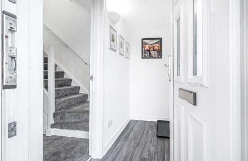 Dunfermline Apartment | Pure Home Oakley Park View By Tba