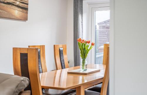 Dunfermline Apartment | Pure Home Oakley Park View By Tba