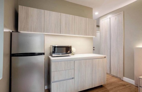 Gay Village Hotel | Pure King – Berri-UQAM Escape