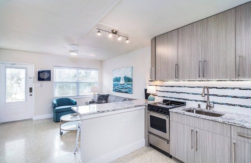 Winslow Reserve Apartment | Pure Luxury! New 1br Modern Apt Steps to Beach - Unit E
