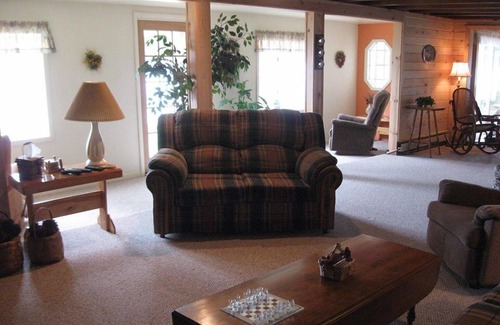 Gwinn House | PURE MICHIGAN! BEAUTIFUL ,RELAXING, LAKE FRONT, BOATING, FISHING, KAYAKING, ATV