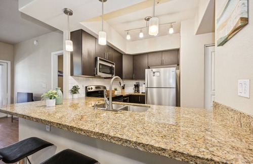 Fox Crossing Apartment | Pure Suites Chandler 2 Bed Pool Gym Spa EV