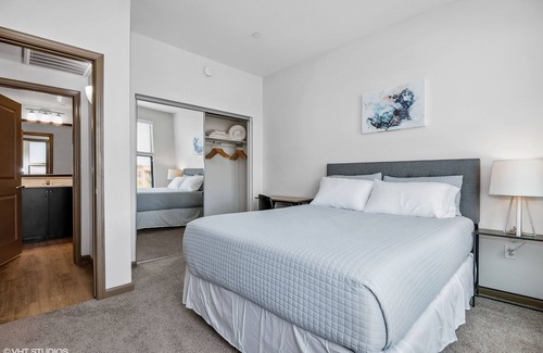 Desert Ridge Apartment | PURE SUITES DESERT RIDGE 2 BED POOL GYM WALK SHOPS/DINING