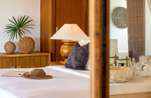Lipa Noi Villa | Pure White sand beachfront villa with west coast sunsets.