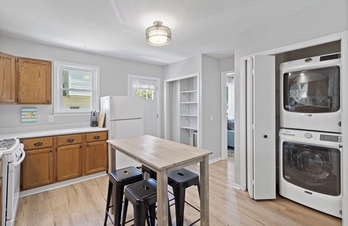 Portage Apartment | Purple Door Retreat- Wi-Fi, 20 Minutes from Wisconsin Dells